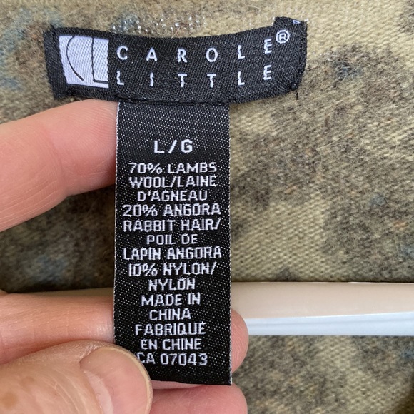 Classic “Carole Little” Wool Vee-neck Cardigan in Paisley Print -Size Large - Picture 3 of 7